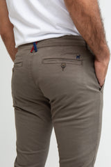 Pantalón Chino Taupe