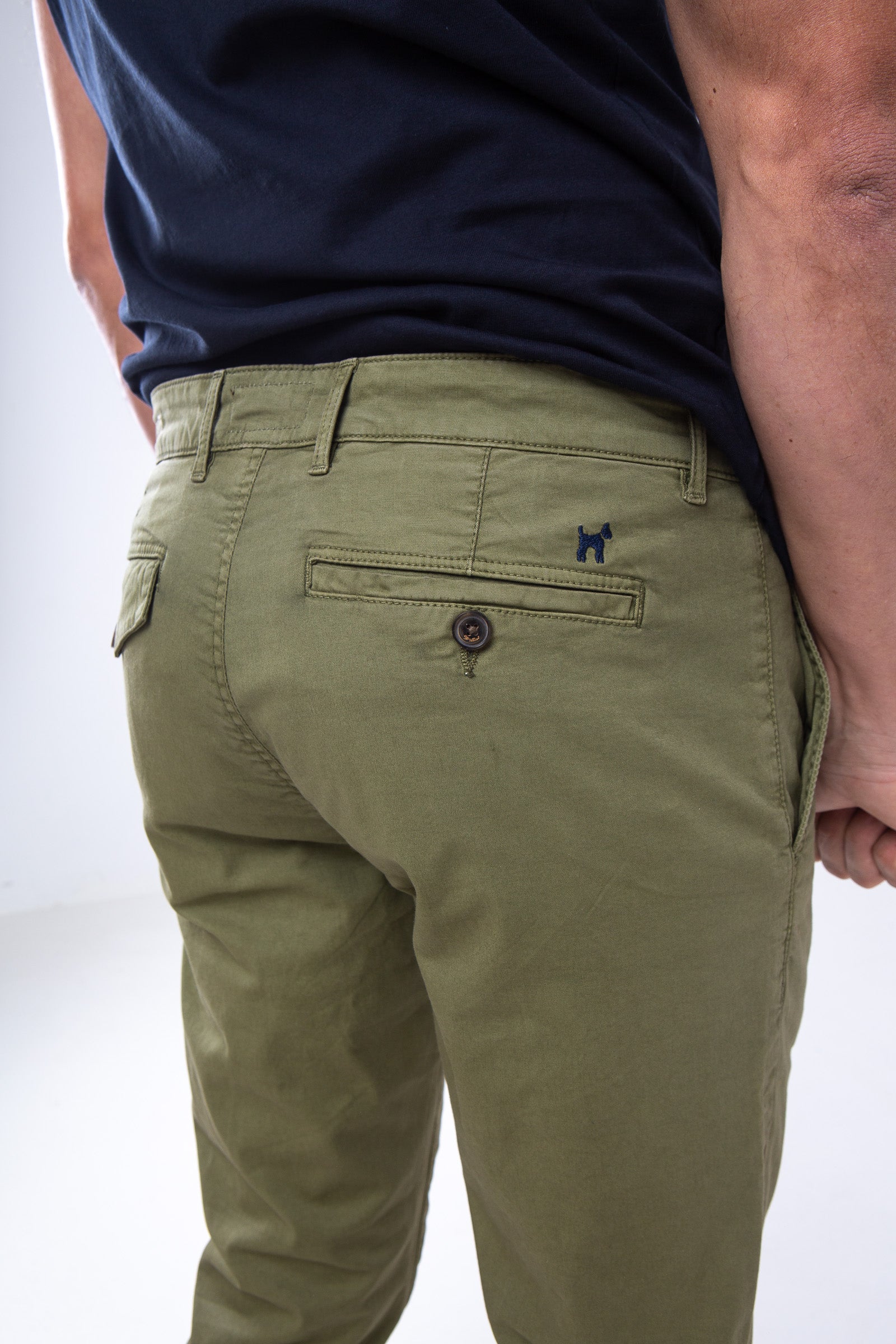Pantalón Chino Slim Kaki Medio