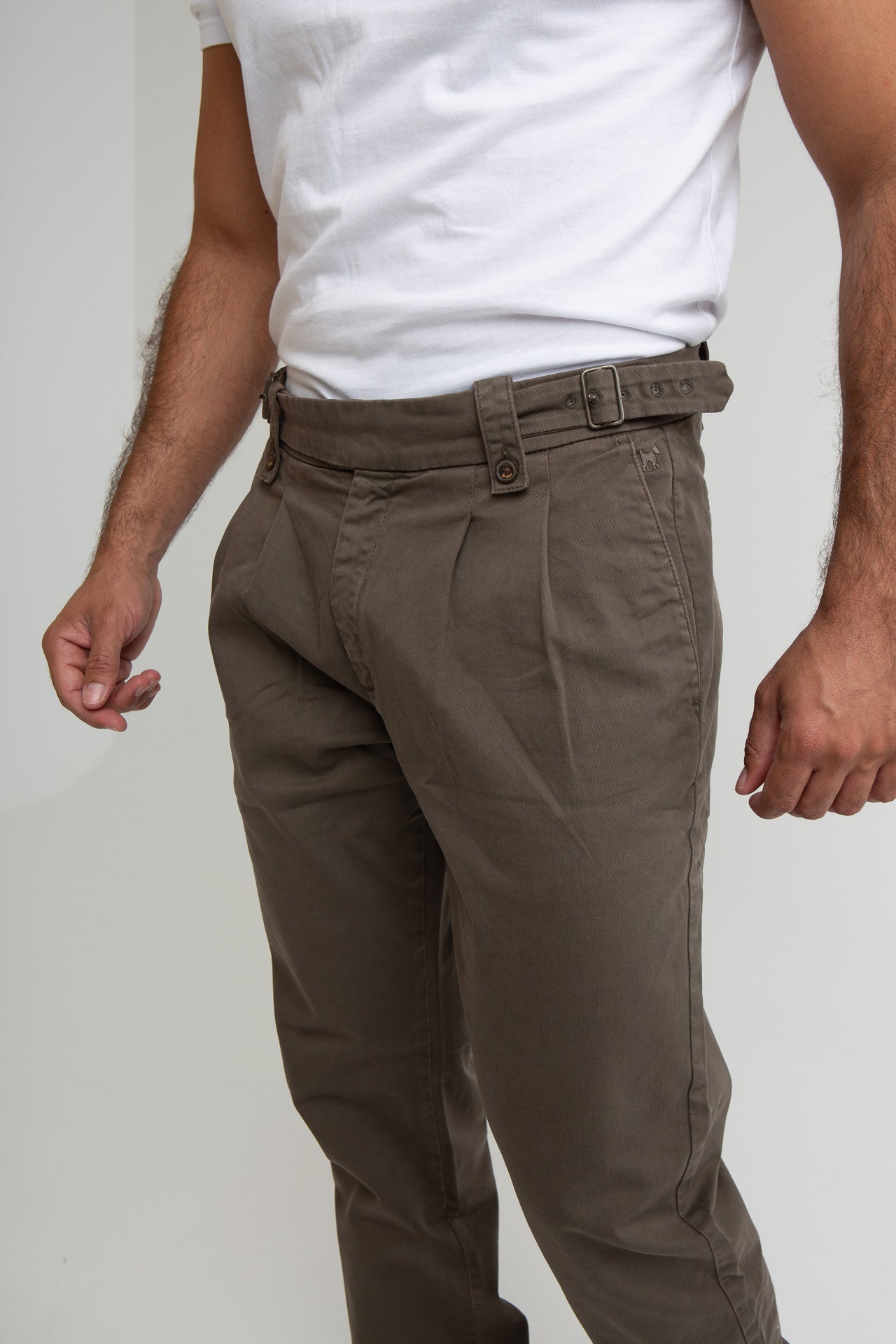 Pantalón Pinzas con Correas Khaki