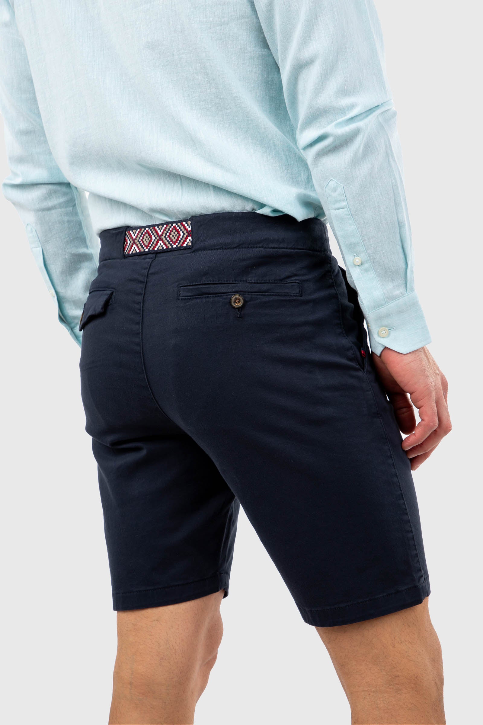 Bermuda Azul Marino Con Cinturón Étnico