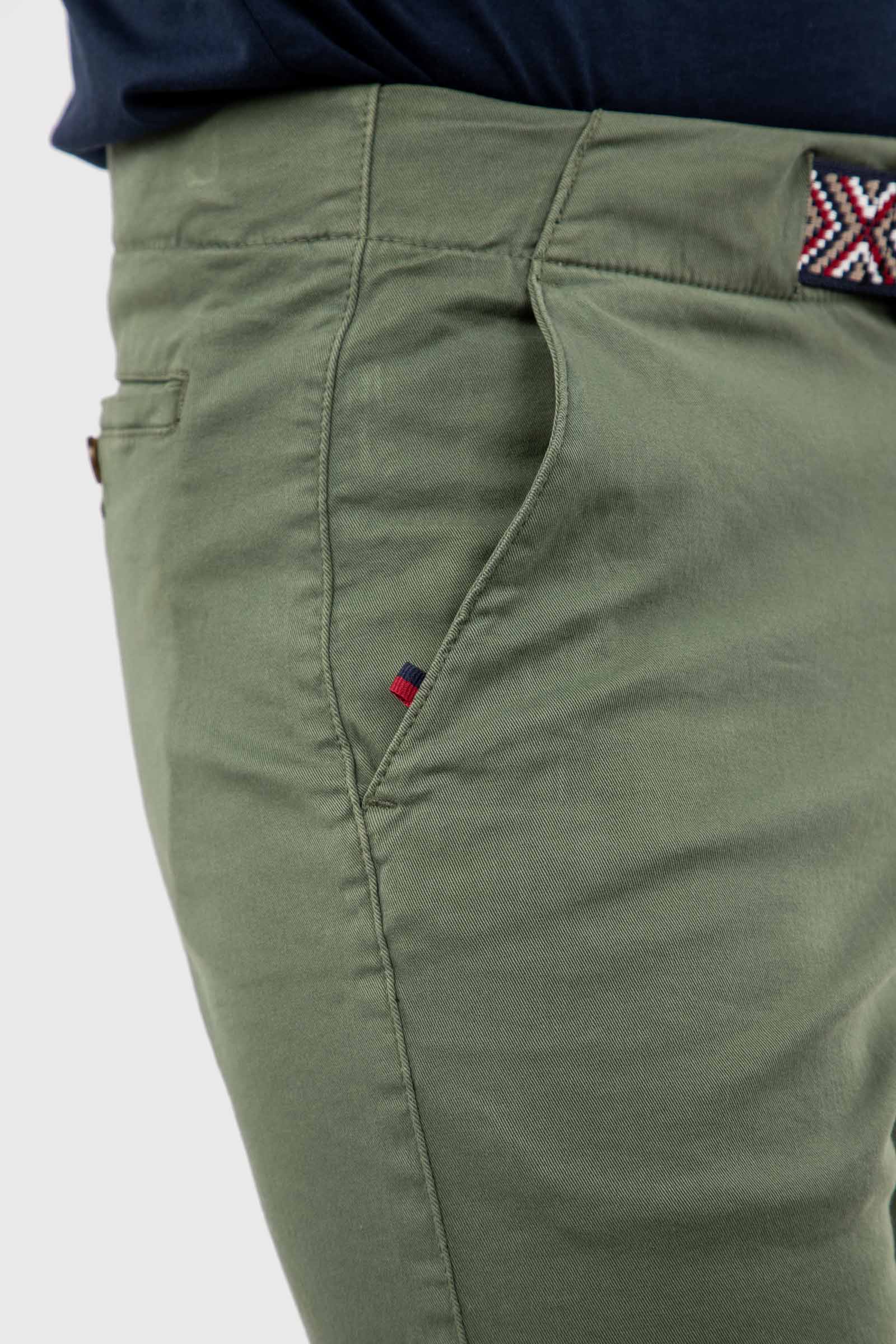 Bermuda Verde Khaki Con Cinturón Étnico