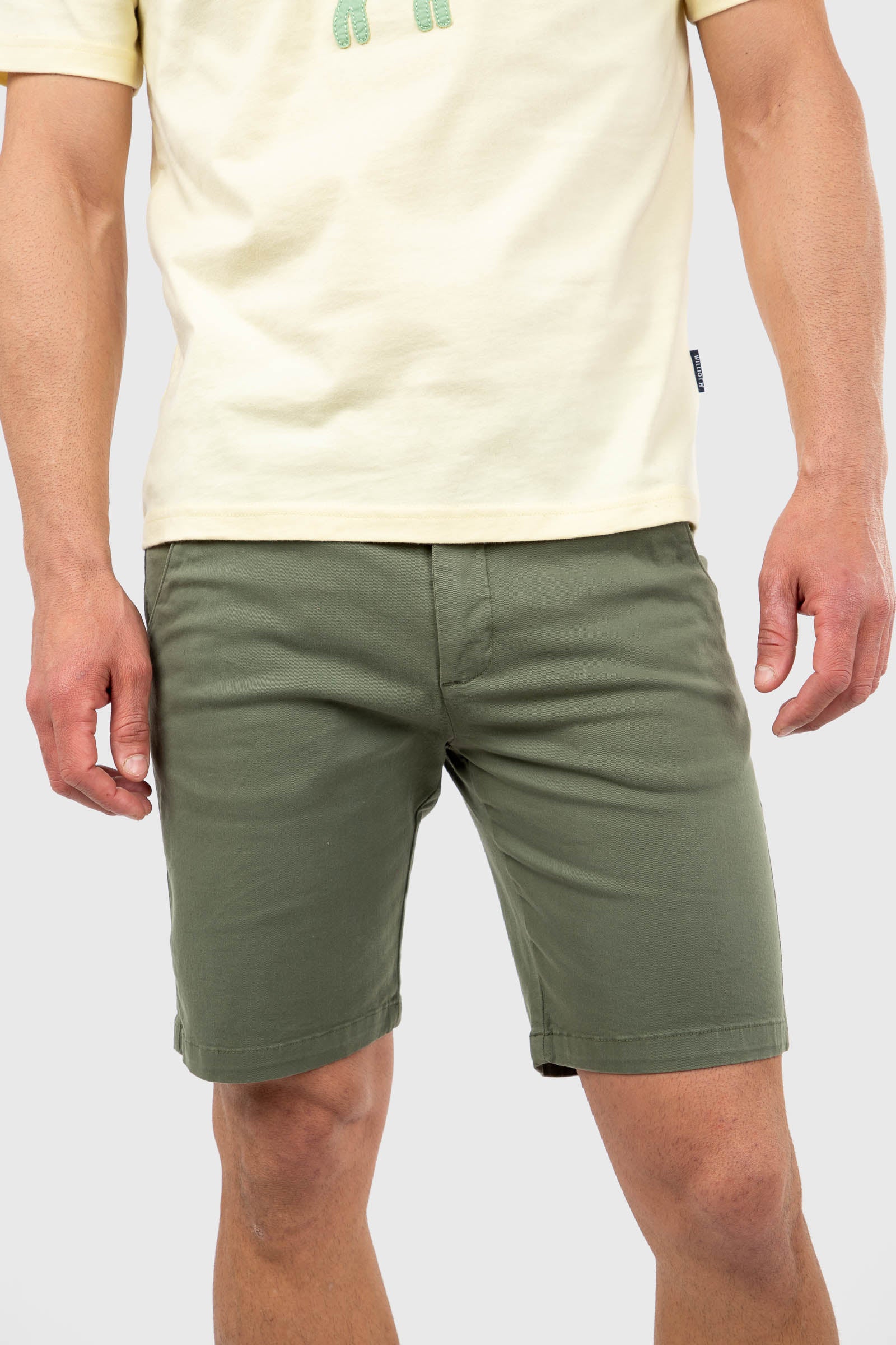 Bermuda Clásica Verde Khaki