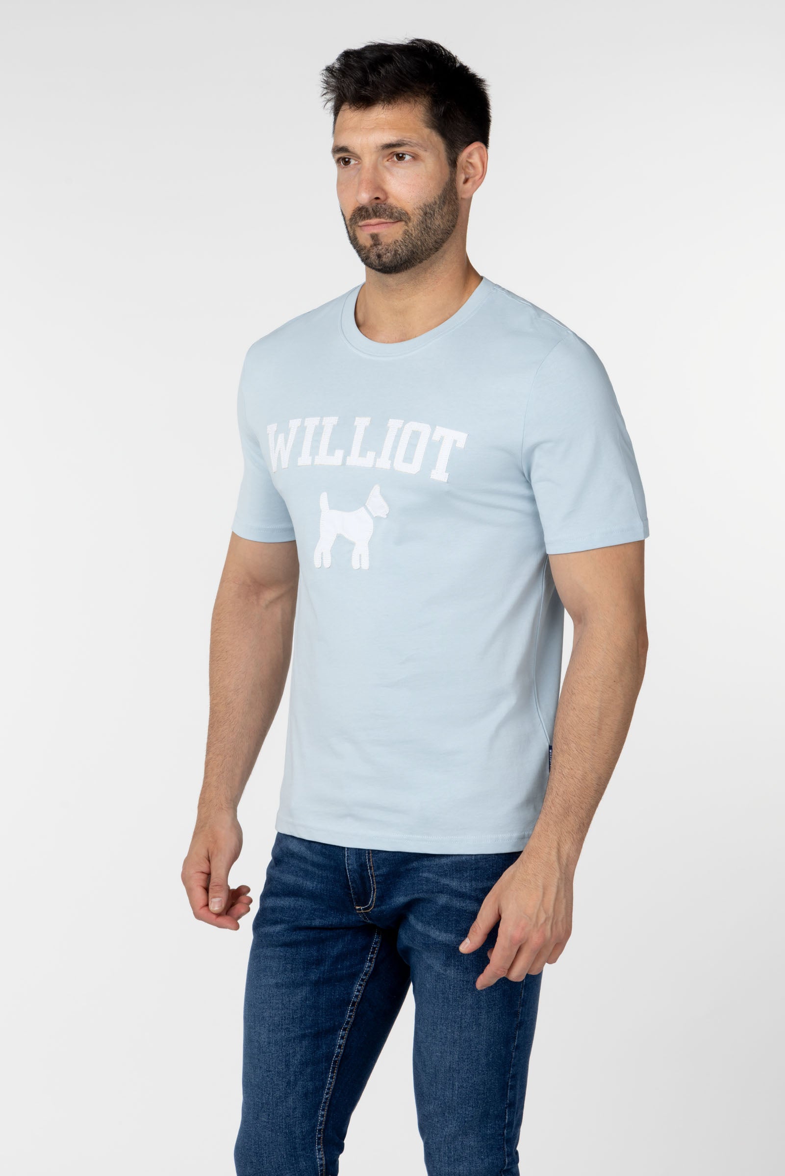 Camiseta Celeste Con Logo Tipo Parche