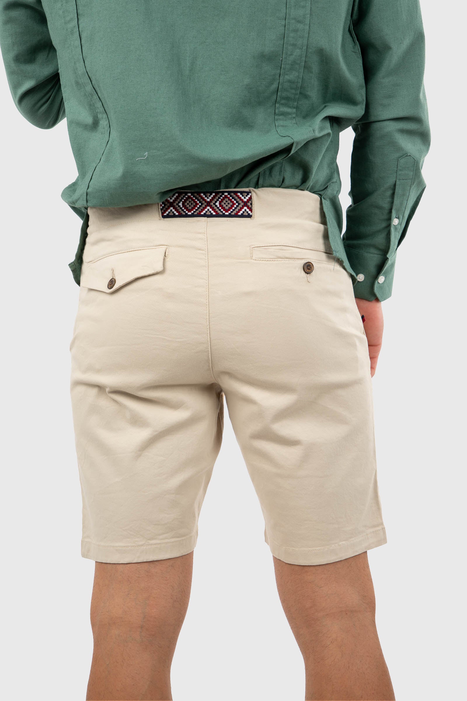 Bermuda Beige Con Cinturón Étnico